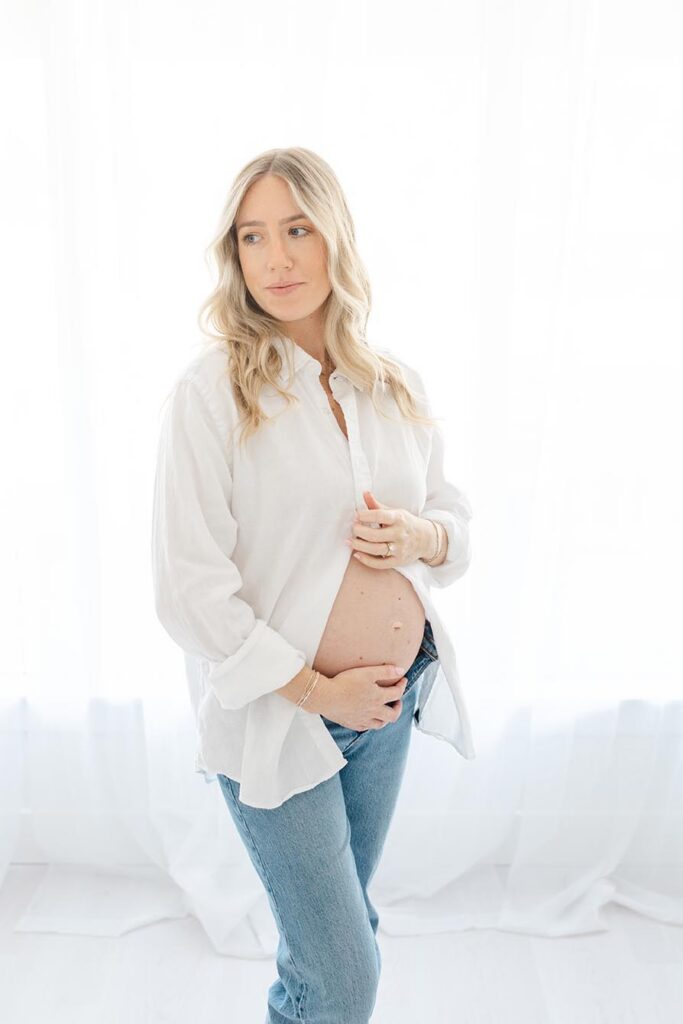 white shirt and jeans look for maternity session