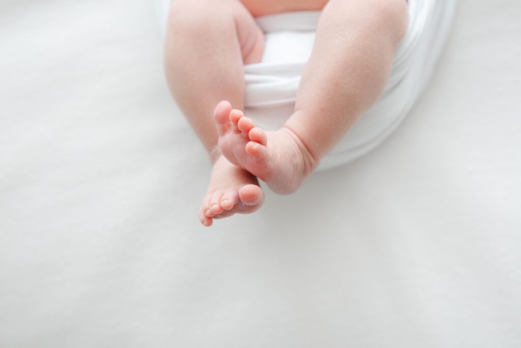 Newborn photographer in Jacksonville featuring baby in toes